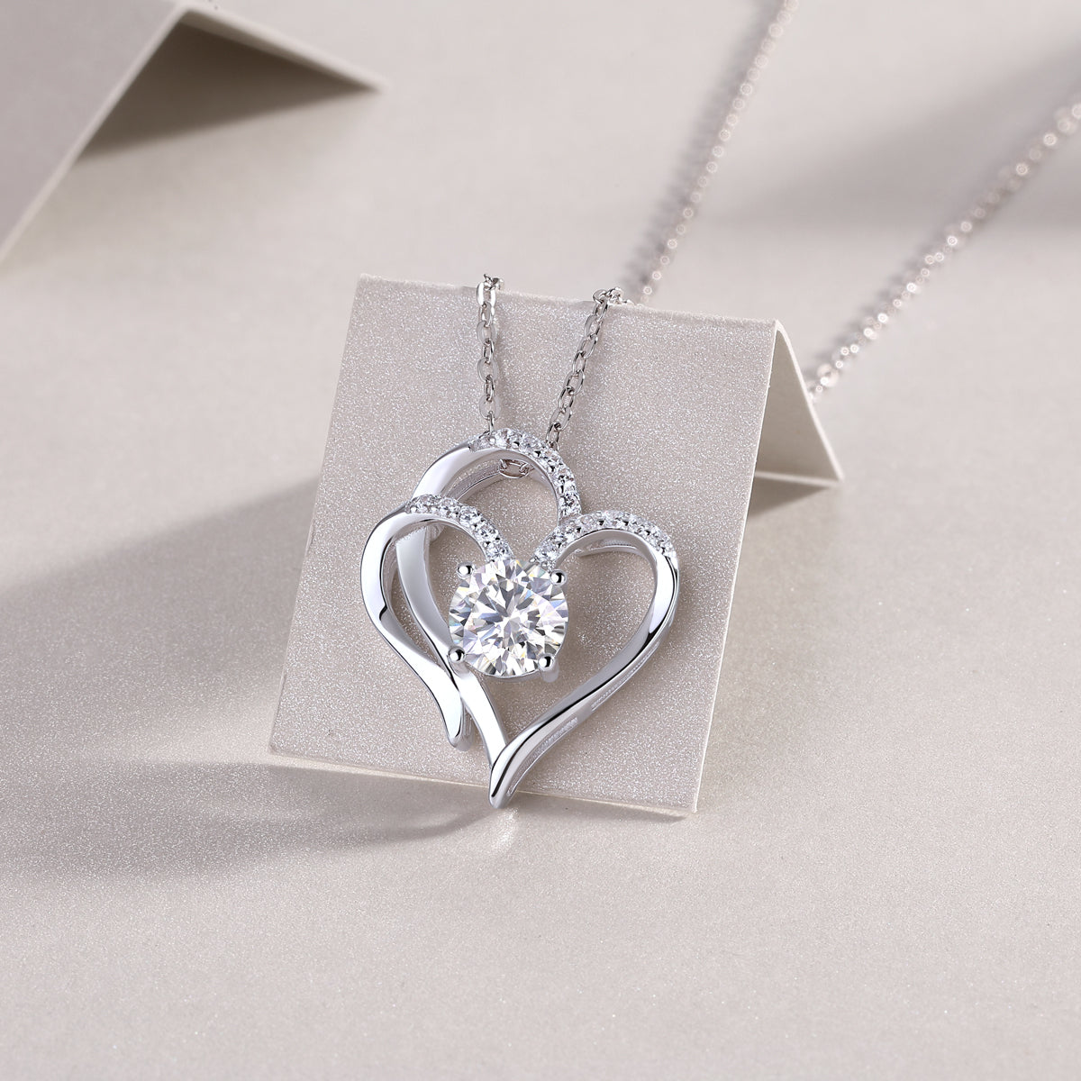 Heart To Heart - A Fashionable And Light Luxury Jewelry Pendant Necklace Set With Top-quality Moissanite